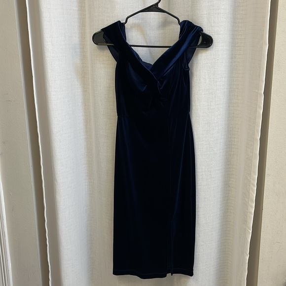 Premier Amour Velvet Short Sleeve Midi Sheath Dress Size 2 Slit - Picture 5 of 7